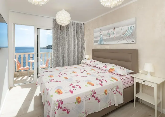 Superb Beachfront Luxury Seaview With Private Beach