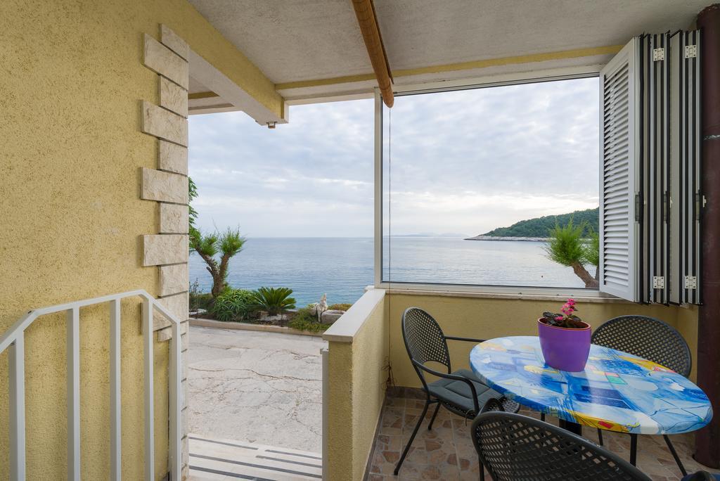 Superb Beachfront Luxury Seaview With Private Beach Apartma