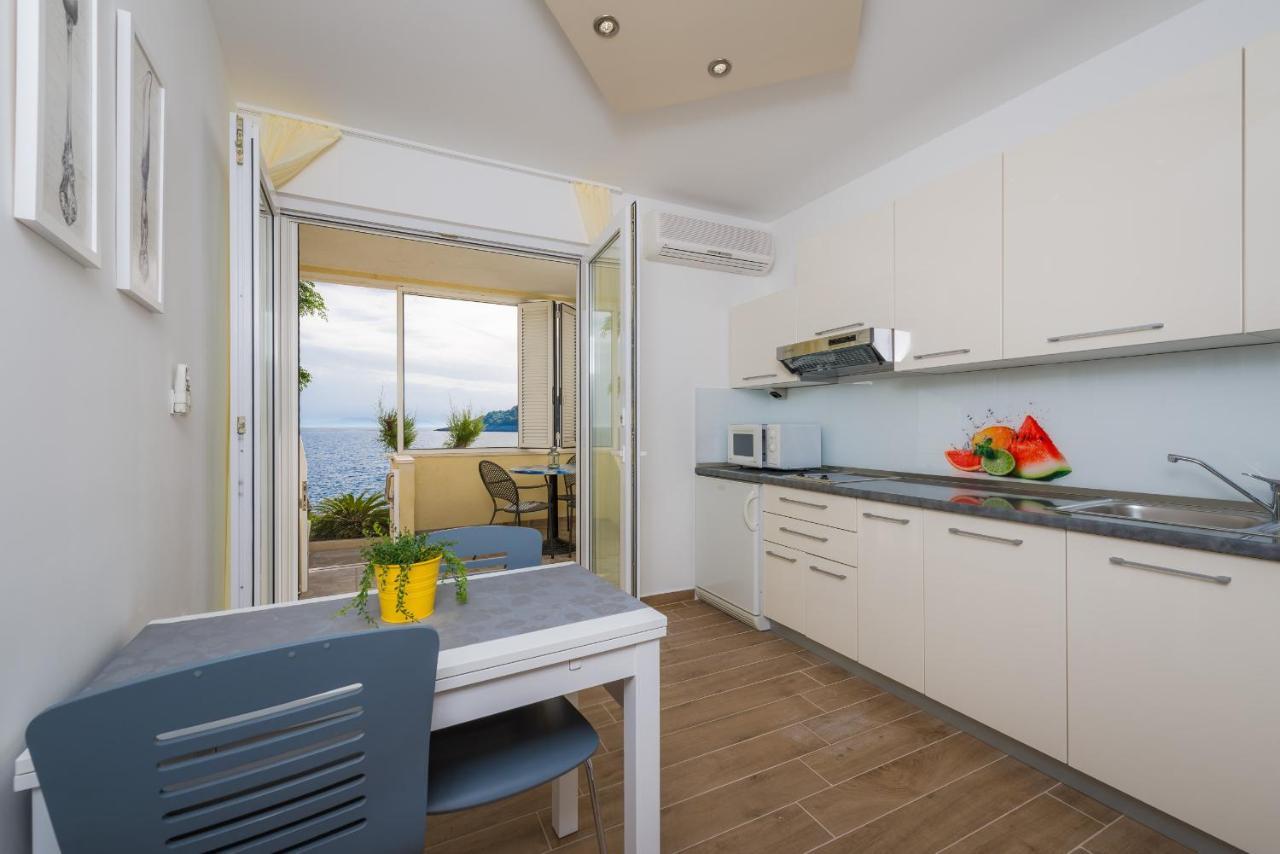 Superb Beachfront Luxury Seaview With Private Beach *