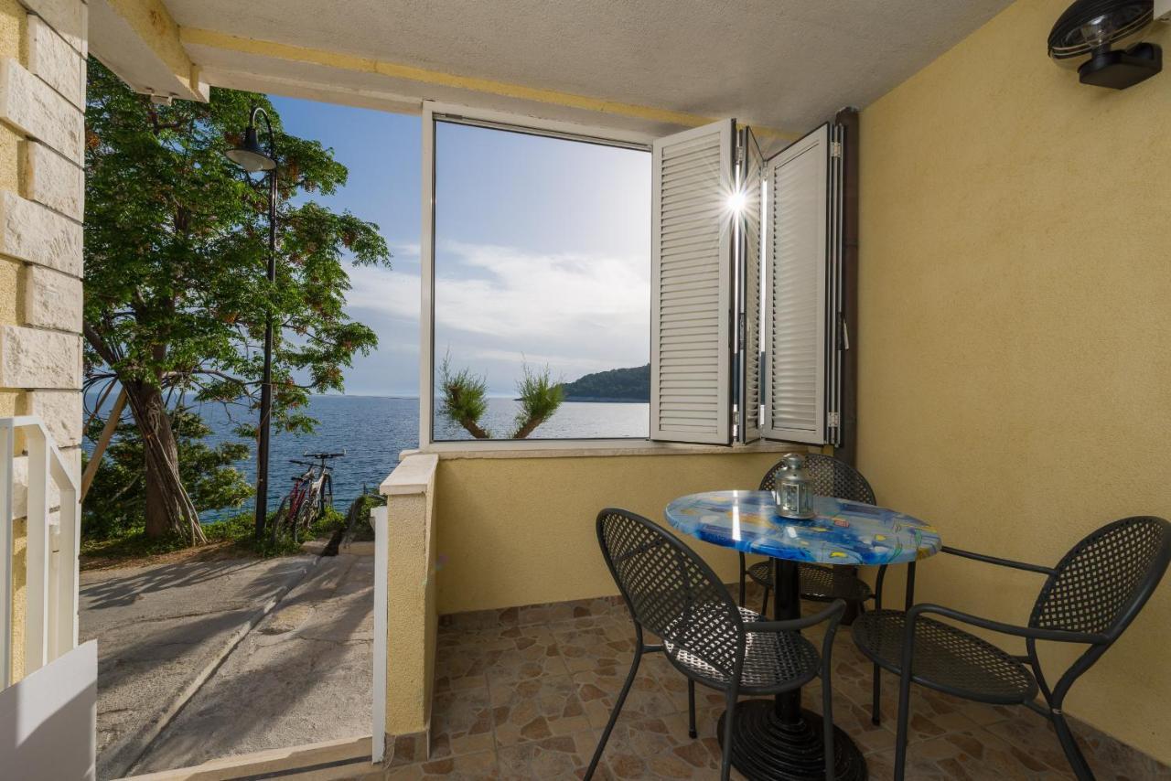 Superb Beachfront Luxury Seaview With Private Beach *