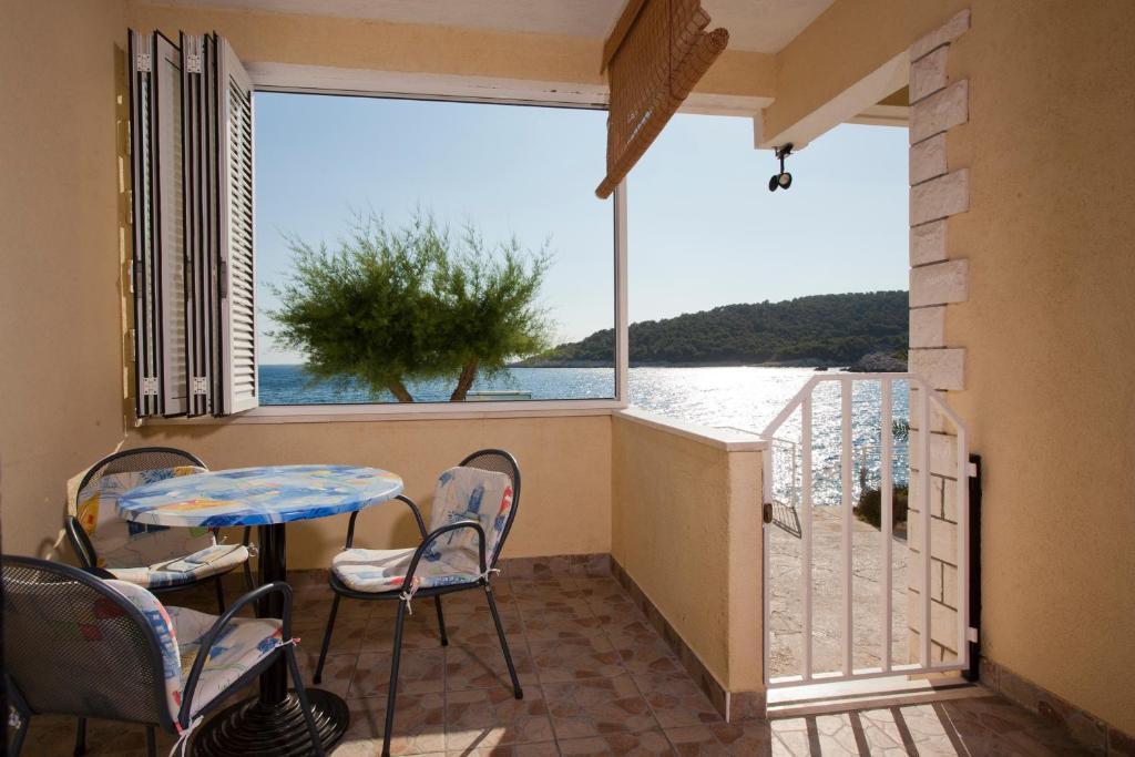 Apartment Superb Beachfront Luxury Seaview With Private Beach Milna (Hvar)