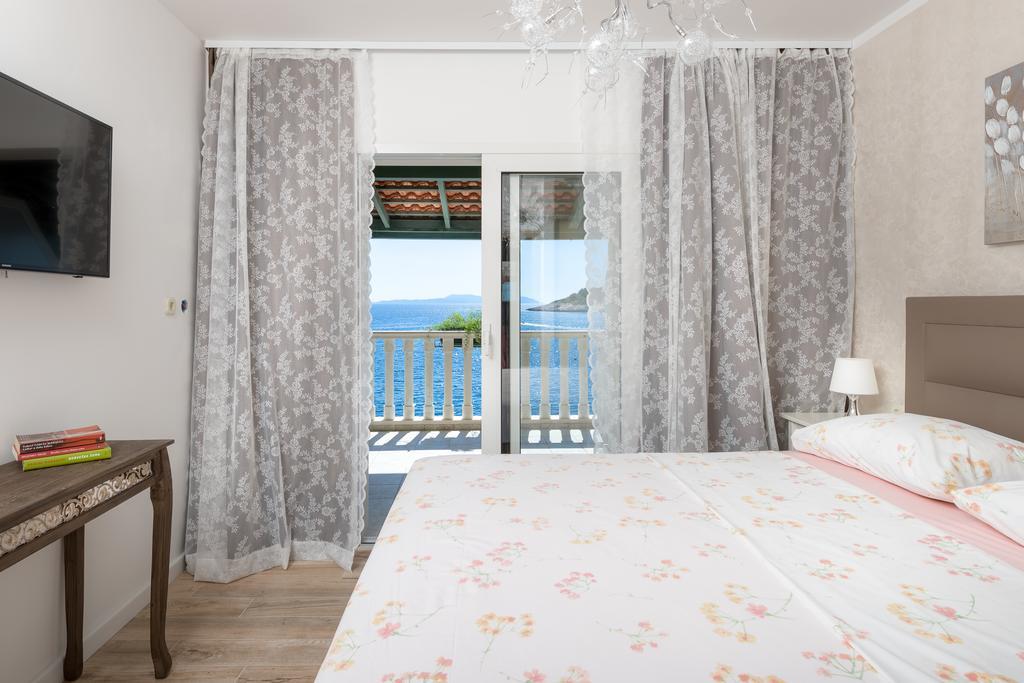 Superb Beachfront Luxury Seaview With Private *