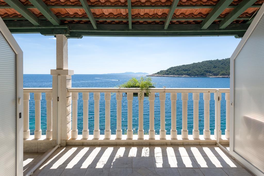 Superb Beachfront Luxury Seaview With Private Beach *