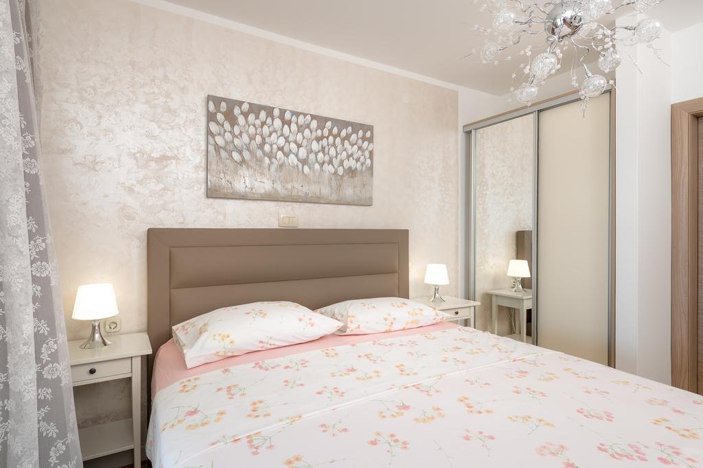 Apartment Superb Beachfront Luxury Seaview With Private Beach *