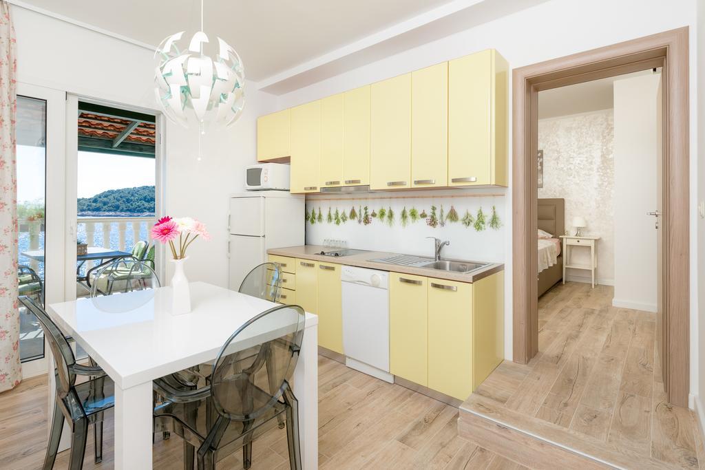 Apartment Superb Beachfront Luxury Seaview With Private Beach Milna (Hvar)