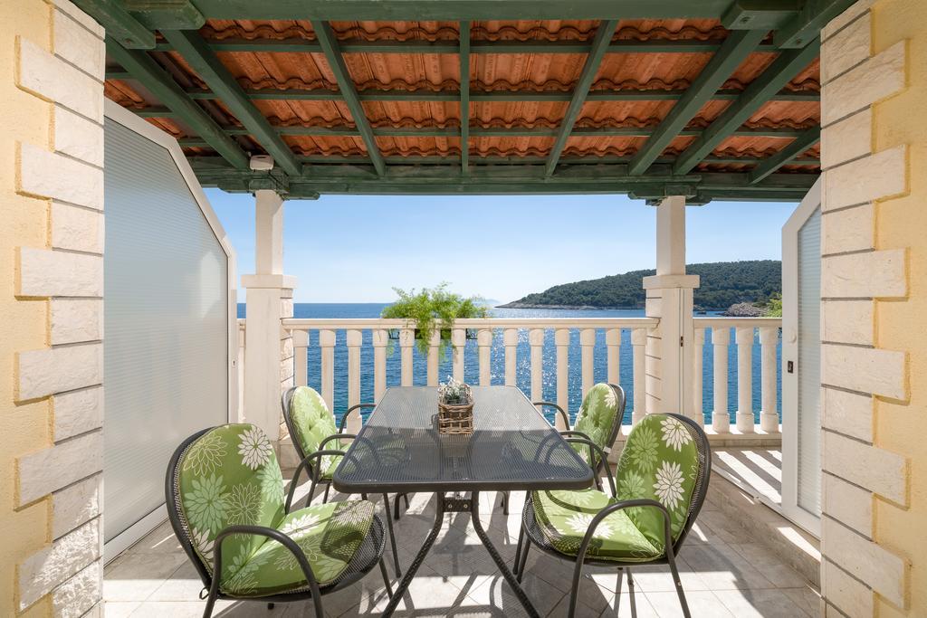 Apartment Superb Beachfront Luxury Seaview With Private Beach