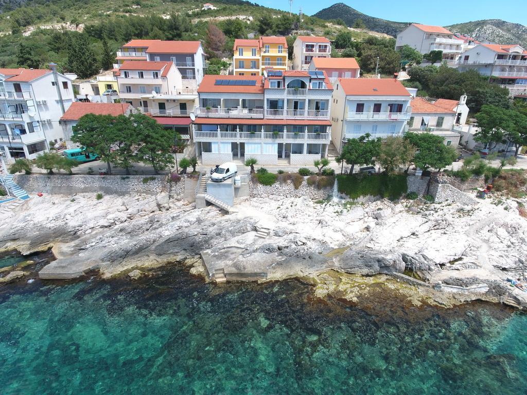 Superb Beachfront Luxury Seaview With Private Apartament Milna (Hvar)