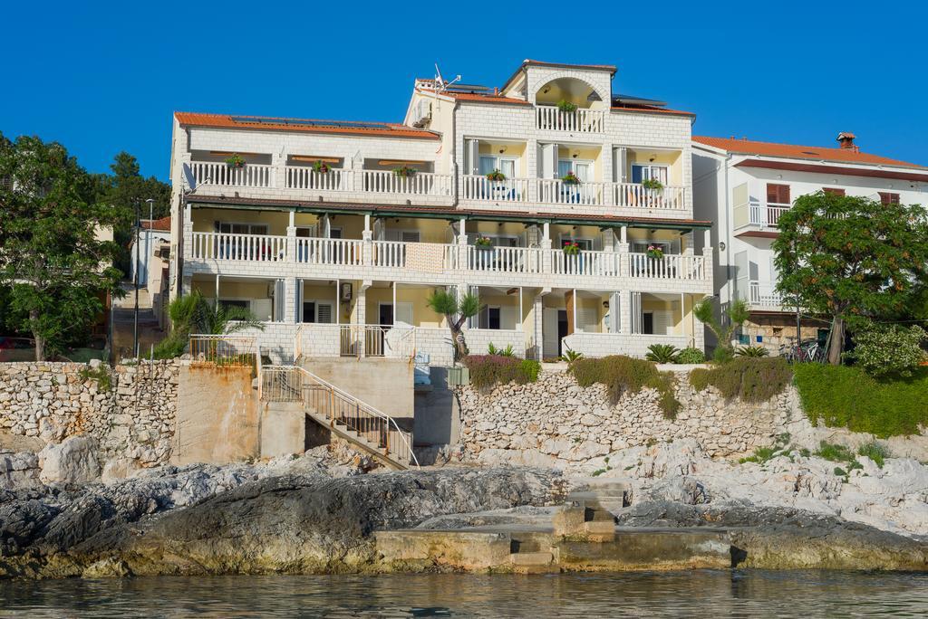 Apartment Superb Beachfront Luxury Seaview With Private Beach *
