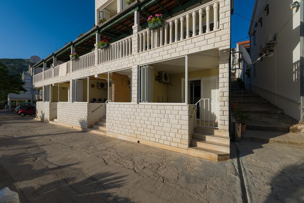 Superb Beachfront Luxury Seaview With Private Beach Apartment Milna (Hvar)