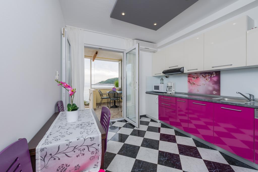 Apartment Superb Beachfront Luxury Seaview With Private Beach