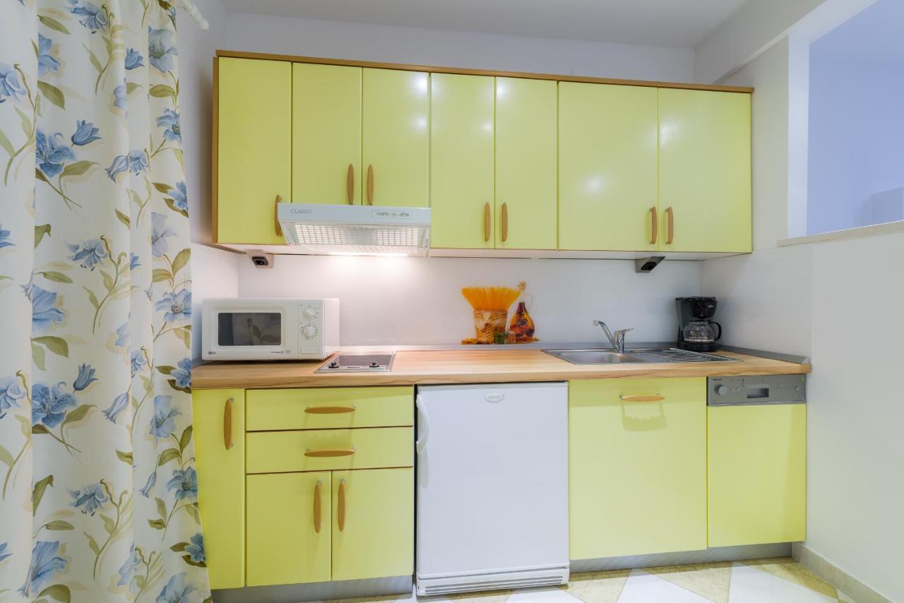 Apartment Superb Beachfront Luxury Seaview With Private Beach Milna (Hvar)